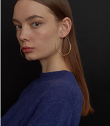 Eerie Season Elegance: Gold Accessories for a Chic Autumn