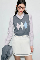 Spring Fashion Styling with Plaid and Rhombic Patterns