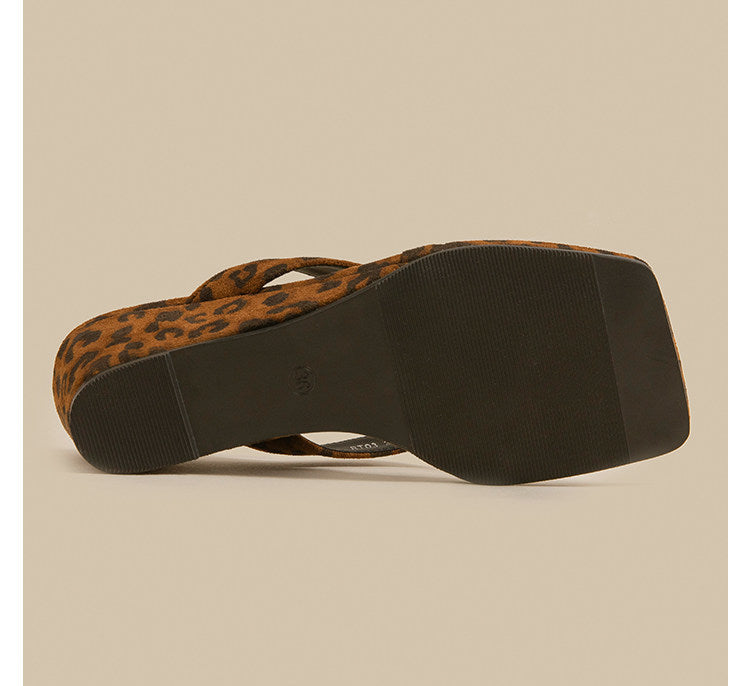 Wedge Flip Sandals (Leopard)