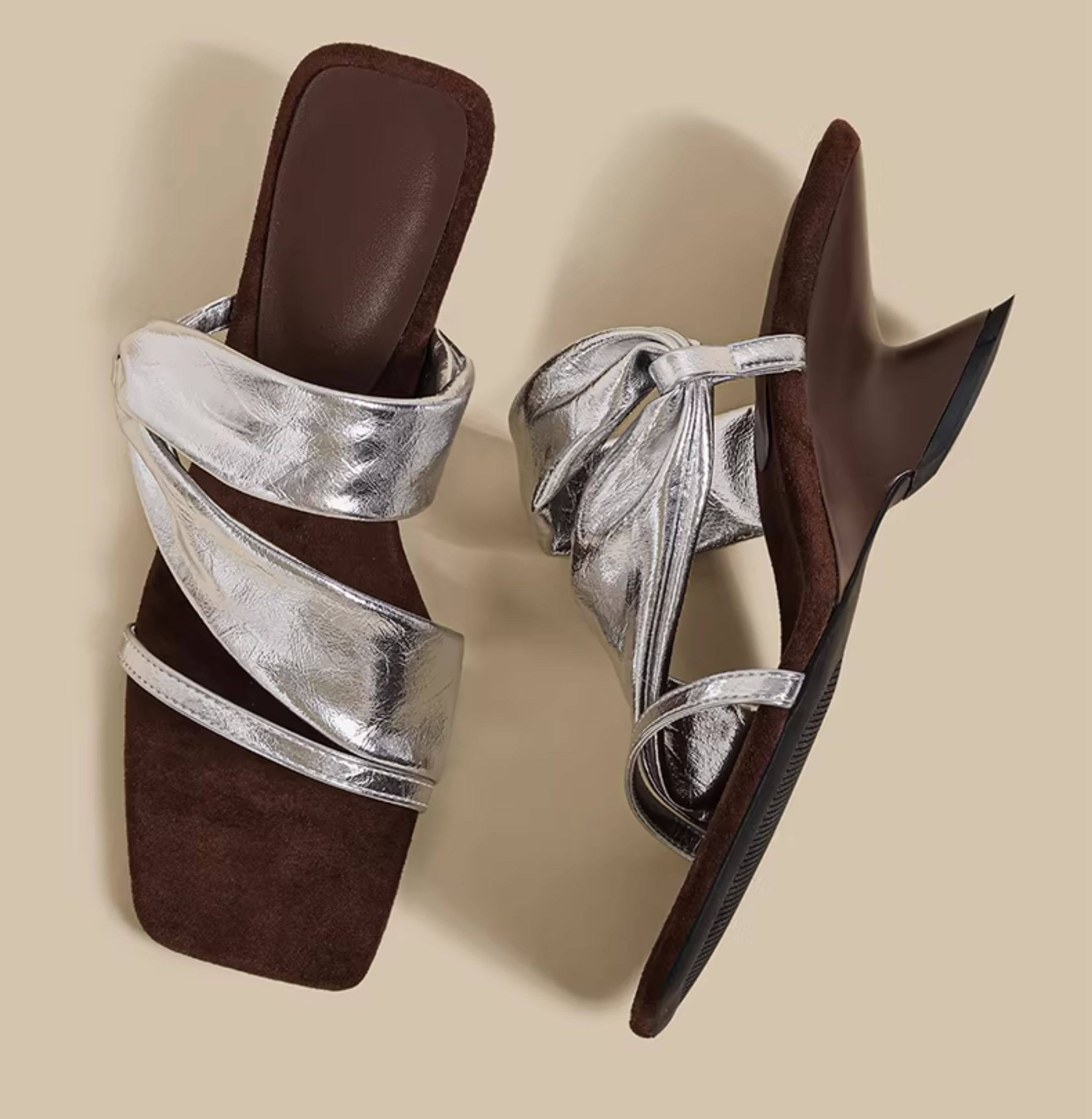 Twist Sculpted Heel Sandals (Silver)
