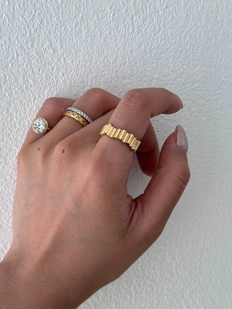 Ribbed Crystal Ring