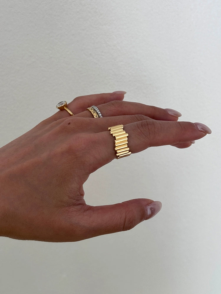 Ribbed Crystal Ring