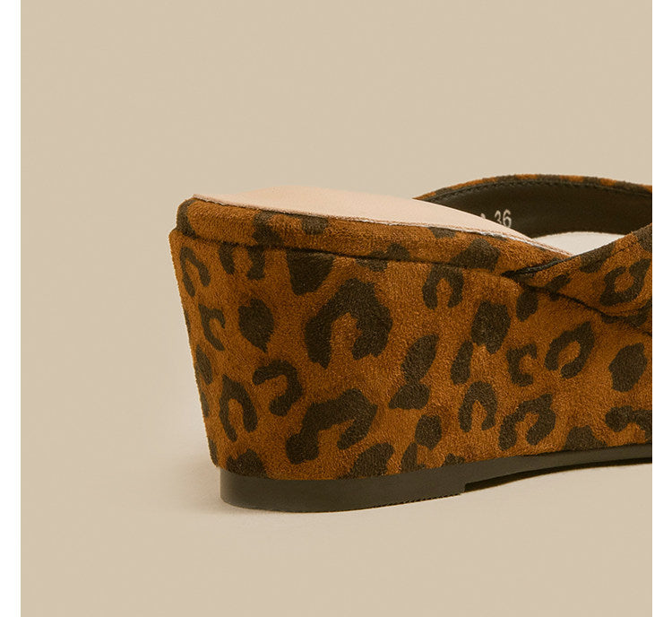 Wedge Flip Sandals (Leopard)