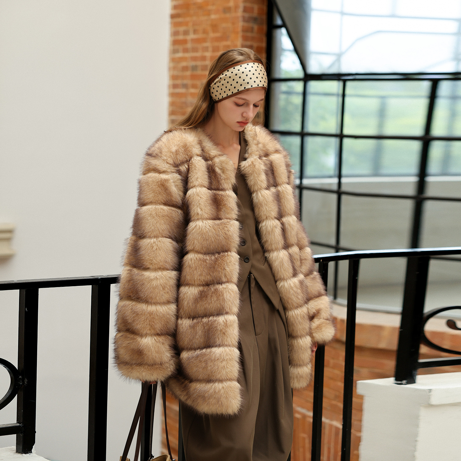 Gradient Fur - Beige